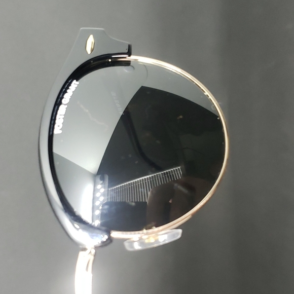 Foster Grant club style sunglasses - Picture 5 of 7